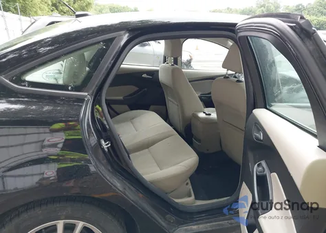 2016 Ford Focus Se z USA, uszkodzony, nr VIN 1FADP3F24GL262223